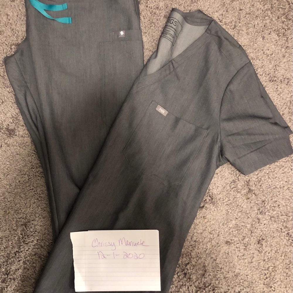 EUC Figs graphite scrub set
